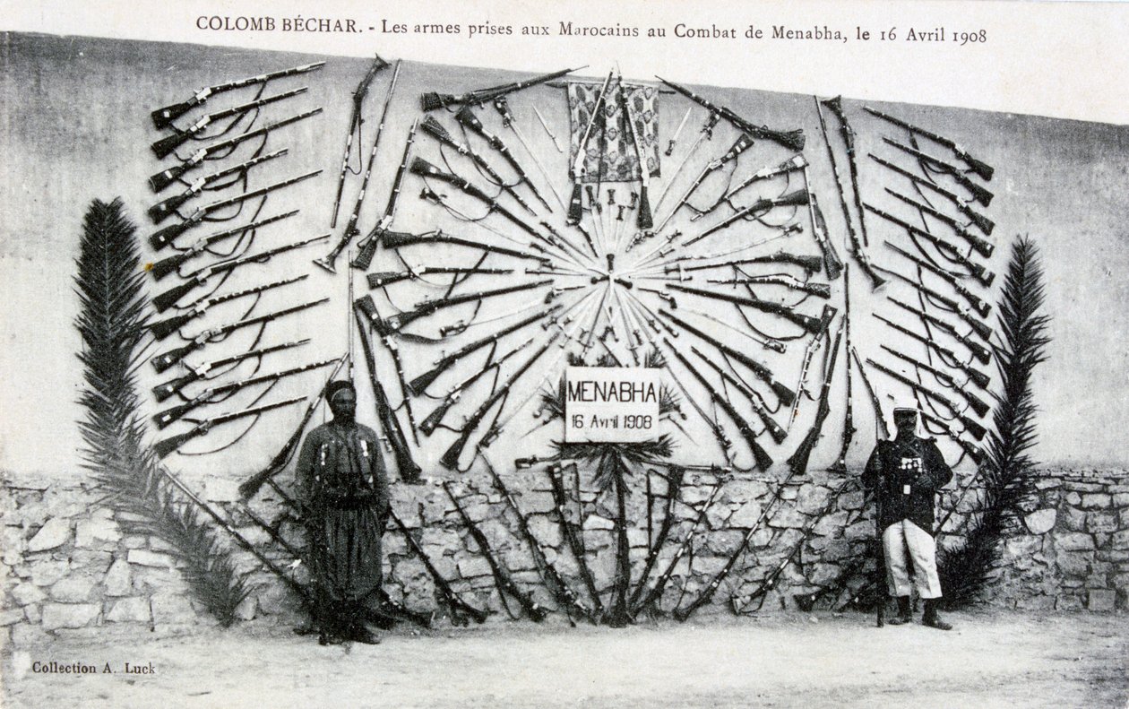 Menabha savaşından ele geçirilen silahlar, Colomb-Béchar, Cezayir, c1910 by Unbekannt