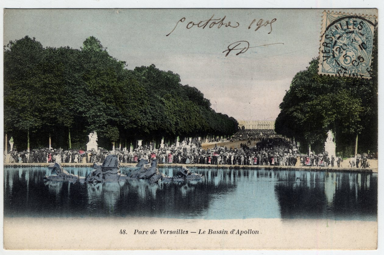 Chateau de Versailles: Parktaki Apollo tank havzasının önündeki ziyaretçiler - 1905 tarihli kartpostal by Unbekannt