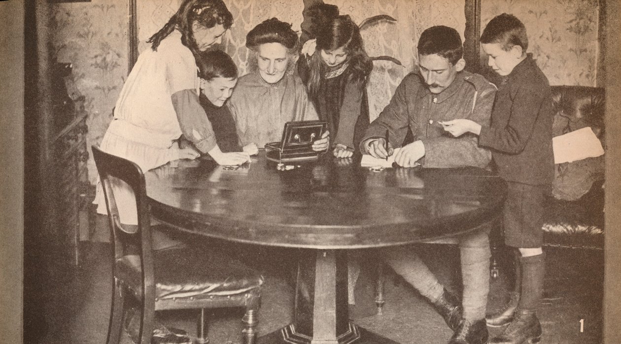 Savaş kredisine yatırım yapmak için kumbaralarını boşaltan çocuklar, c1917, 1935 by Unbekannt