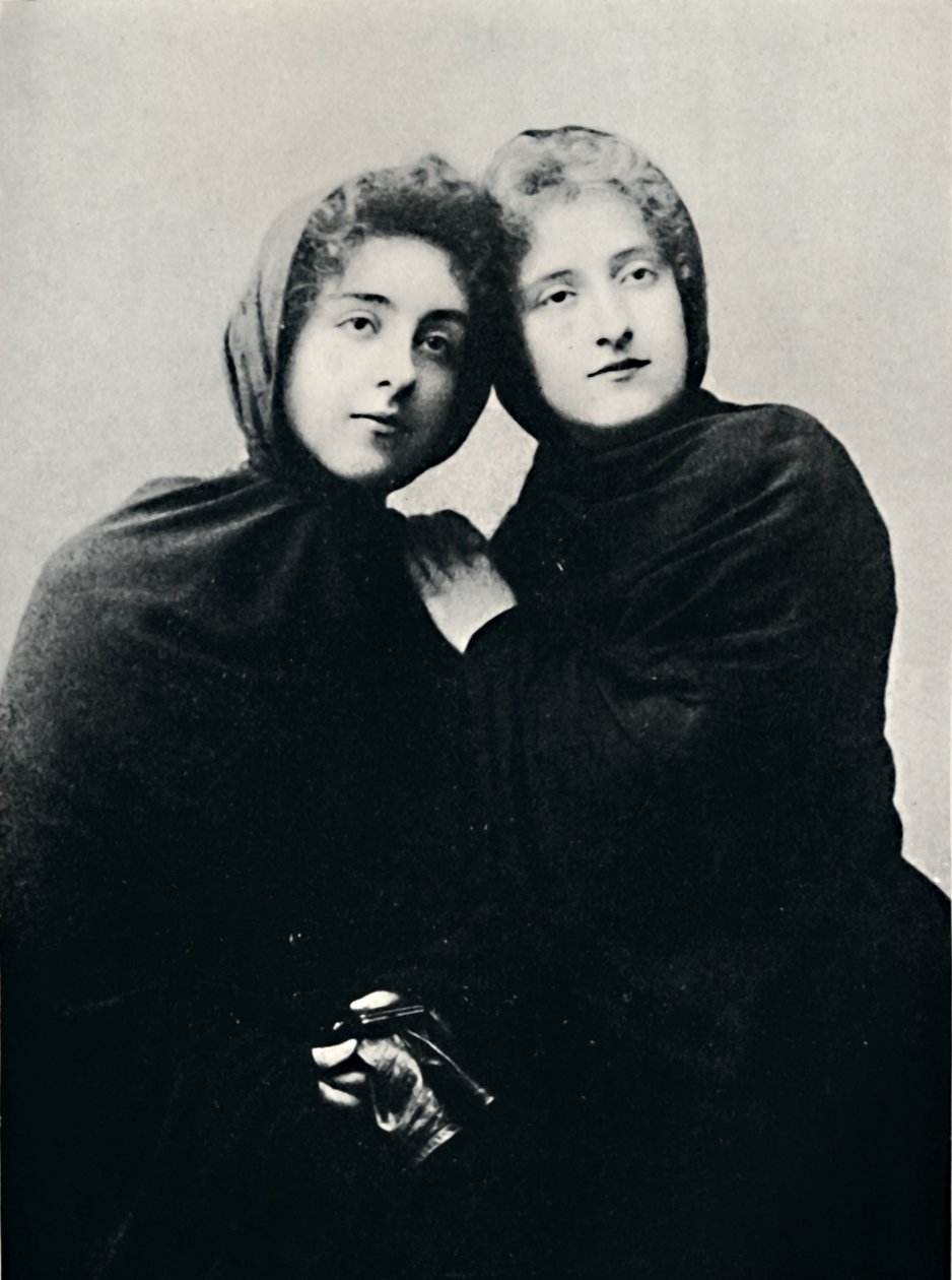 Kilise Kıyafetinde Şilili Bayanlar Manto, 1911 by Unbekannt