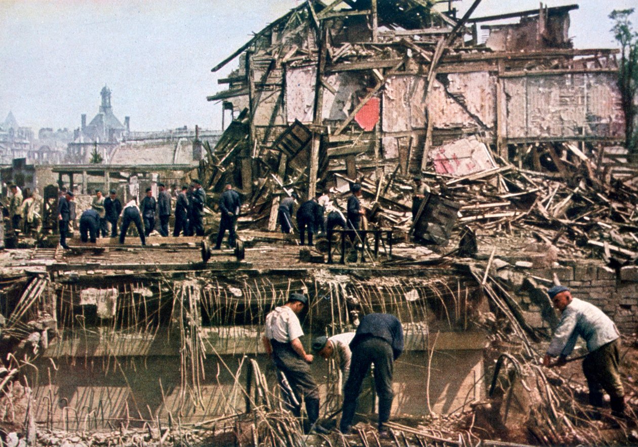 Enkazın temizlenmesi, Dunkirk, Fransa, 1940 by Unbekannt