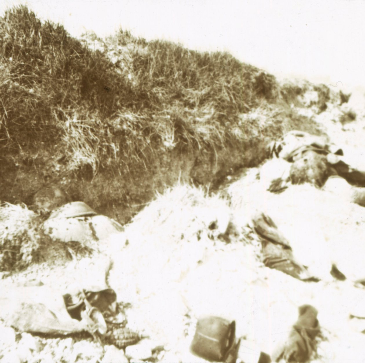Saldırıdan sonra Clery, Fransa, c1914-c1918 by Unbekannt