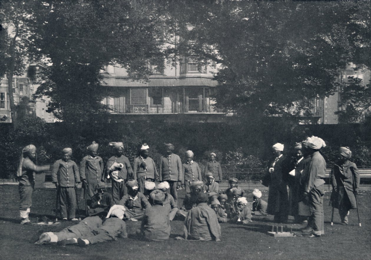 Doğu Çimenlerinde Quoits Oynayan Nekahat Dönemindeki Hintli Askerler, c1915, 1939 by Unbekannt