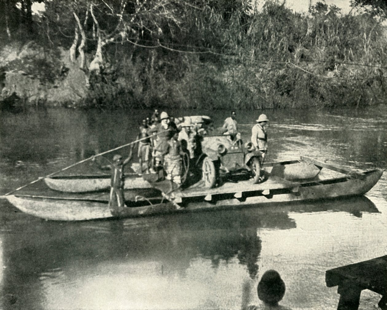 Mbaka Nehri boyunca Motorlu Taşıma Taşıma, Alman Doğu Afrika, 1919. by Unbekannt