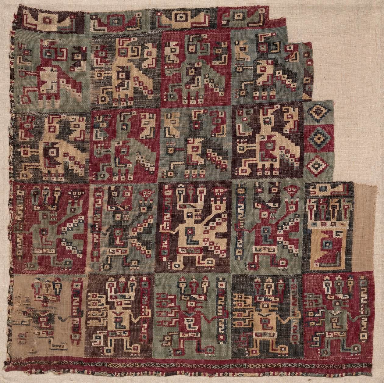 Köşe Parçası, Muhtemelen Bir Tuniğe Ait, M.S. 700-1100. by Unbekannt