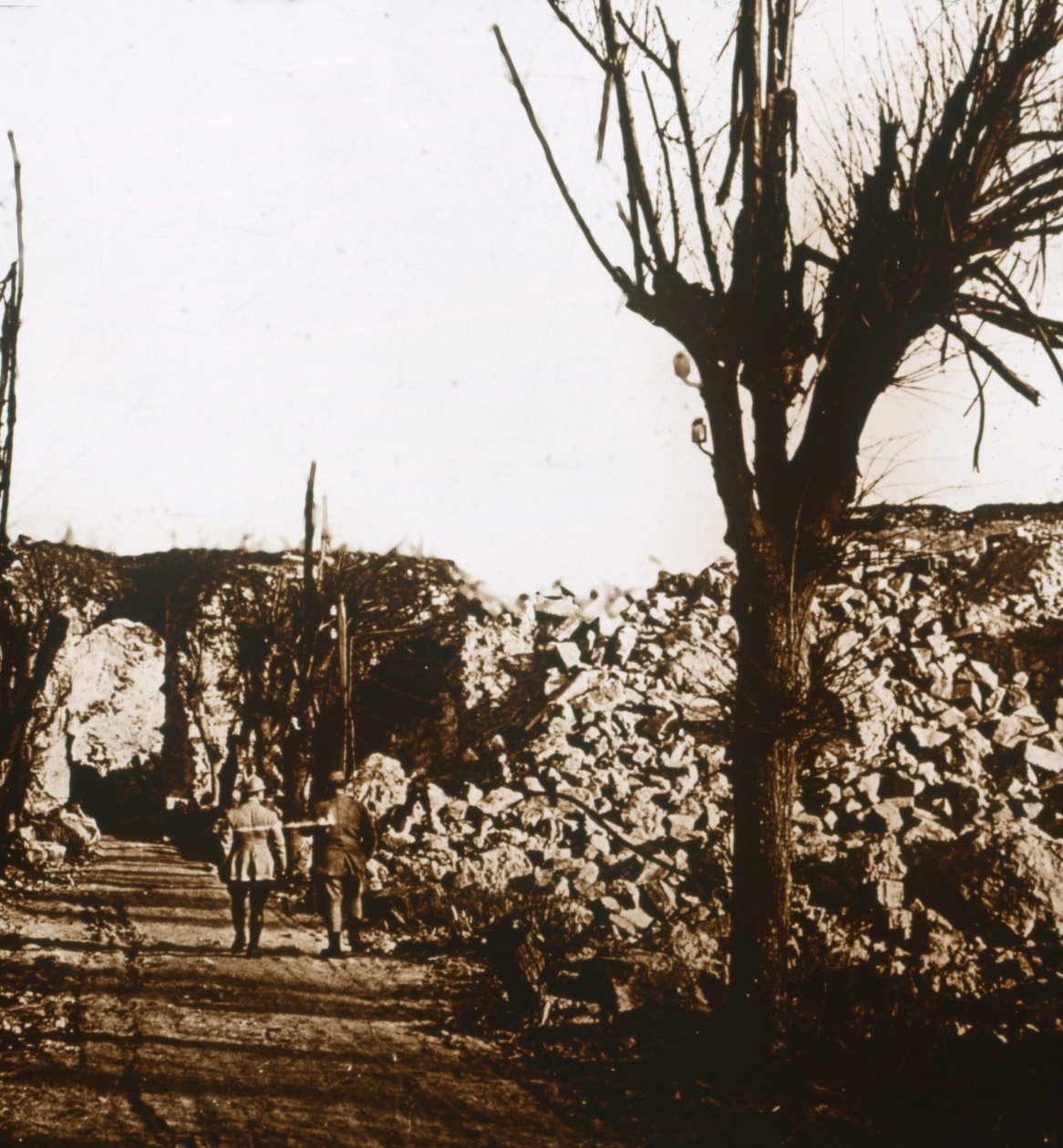 Coucy-le-Chateau, Fransa, c1914-c1918 by Unbekannt