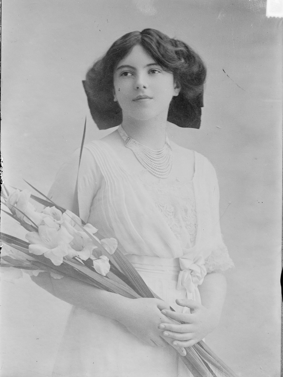Kontes Nadejda Mihaylovna de Torby 1896-1963, c. 1915 by Unbekannt