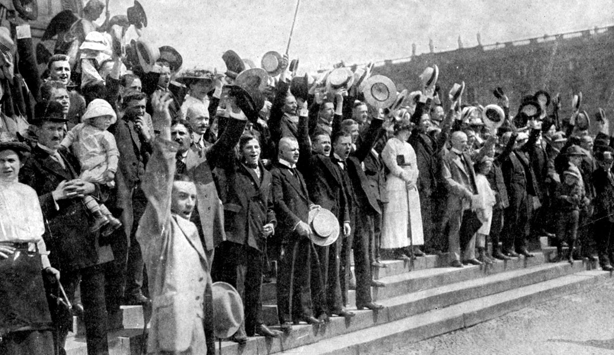 Düşmanlıkların patlak vermesi sırasında tezahürat yapan kalabalıklar, Almanya