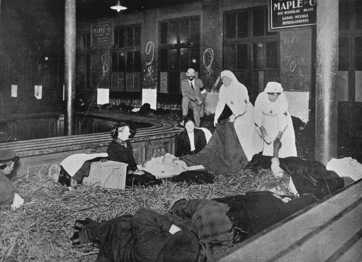 Gare du Nord'daki Gümrük Odası, Paris, Fransız mülteciler için bir yardım istasyonu, 1914 by Unbekannt