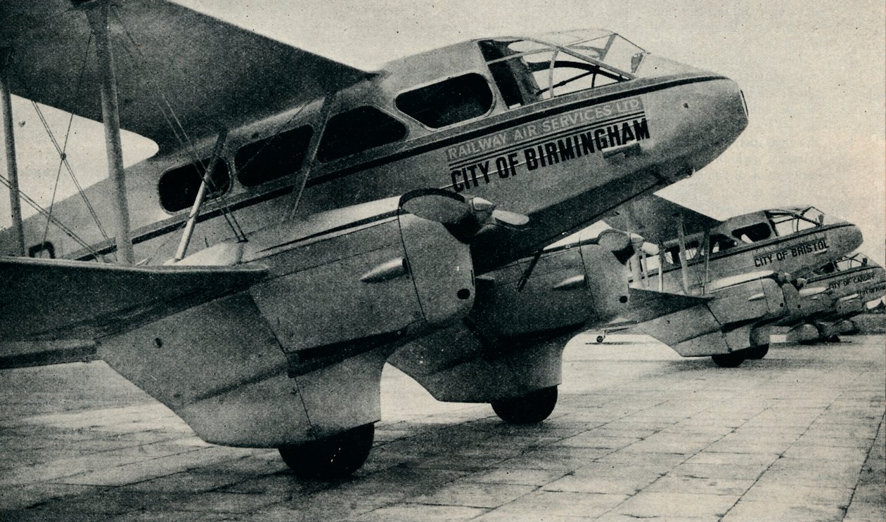 Demiryolu Hava Servisi yollarının bazılarında kullanılan De Havilland DH89 uçağı, c1934 c1937 by Unbekannt