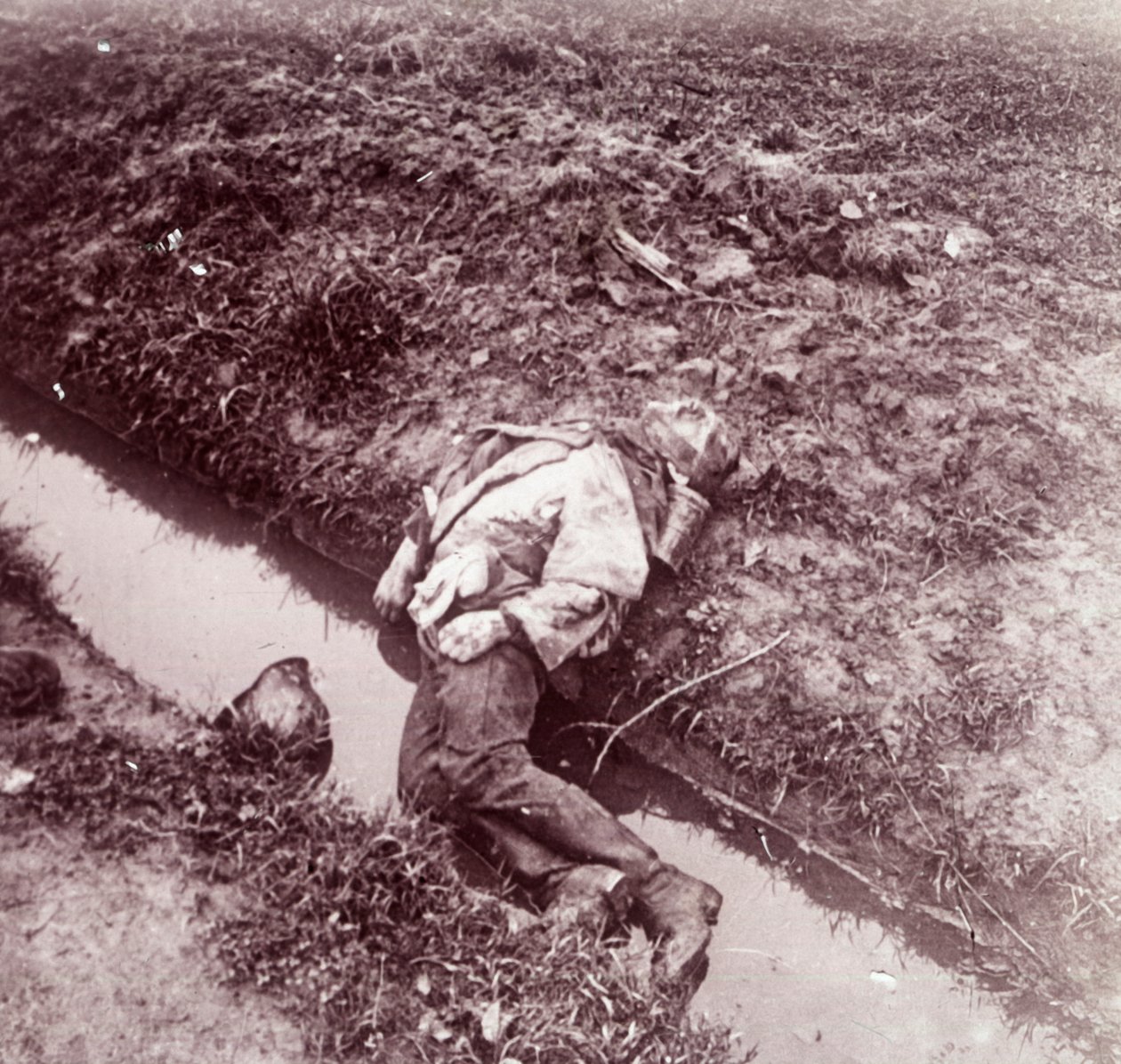Ölü Alman askeri, Ypres, Flanders, Belçika, c1914-c1918 by Unbekannt