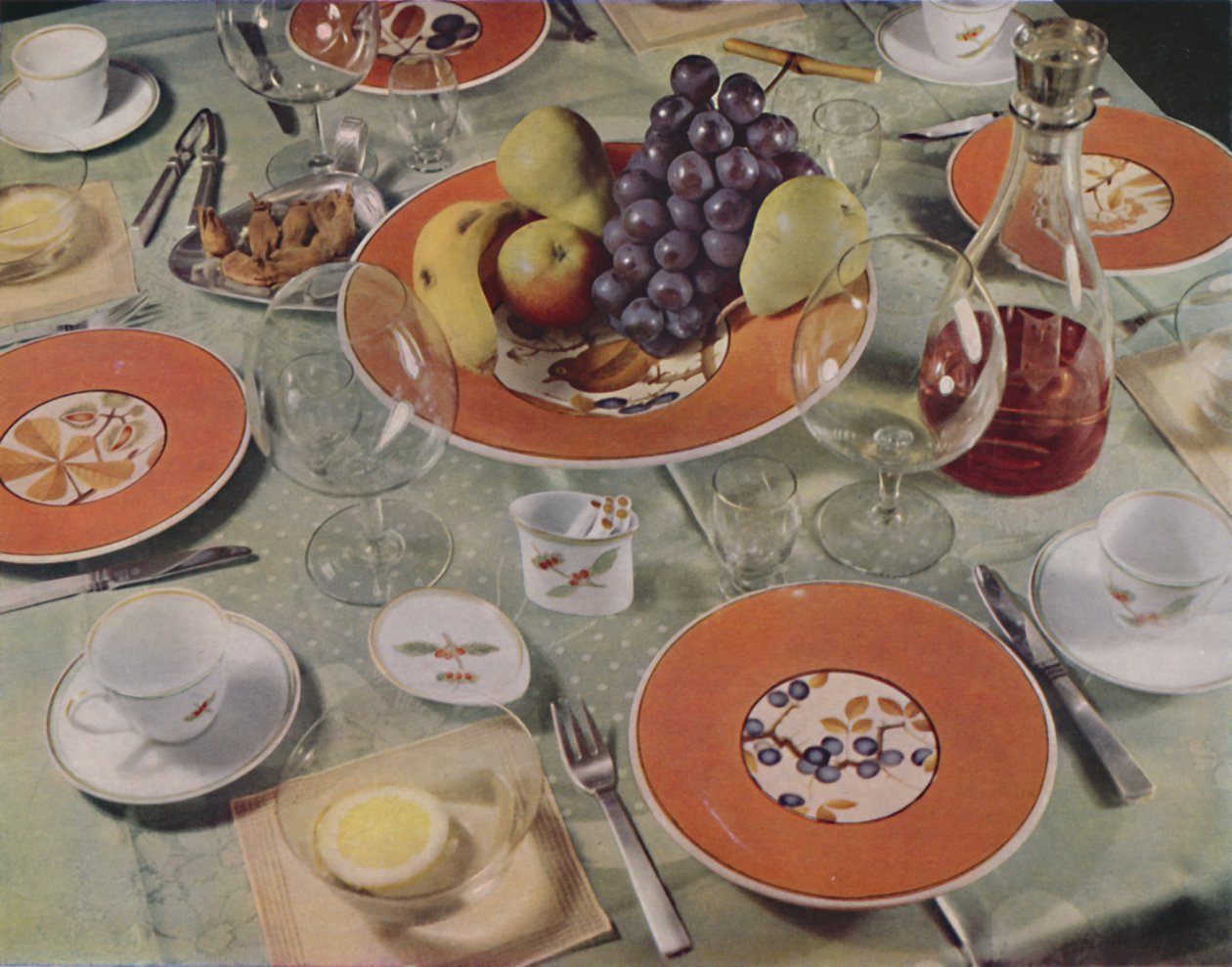Tatlı - Bu masa düzenlemesinde meyve servisi Royal Copenhagen fayansıdır, 1939 by Unbekannt