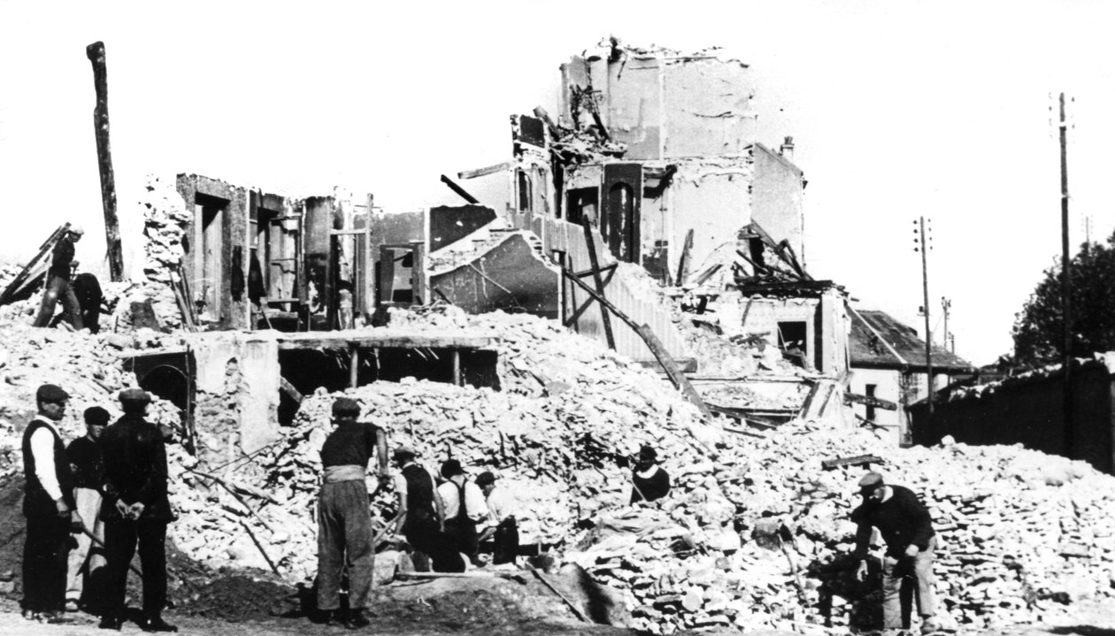 Yıkılan bina, Fransa