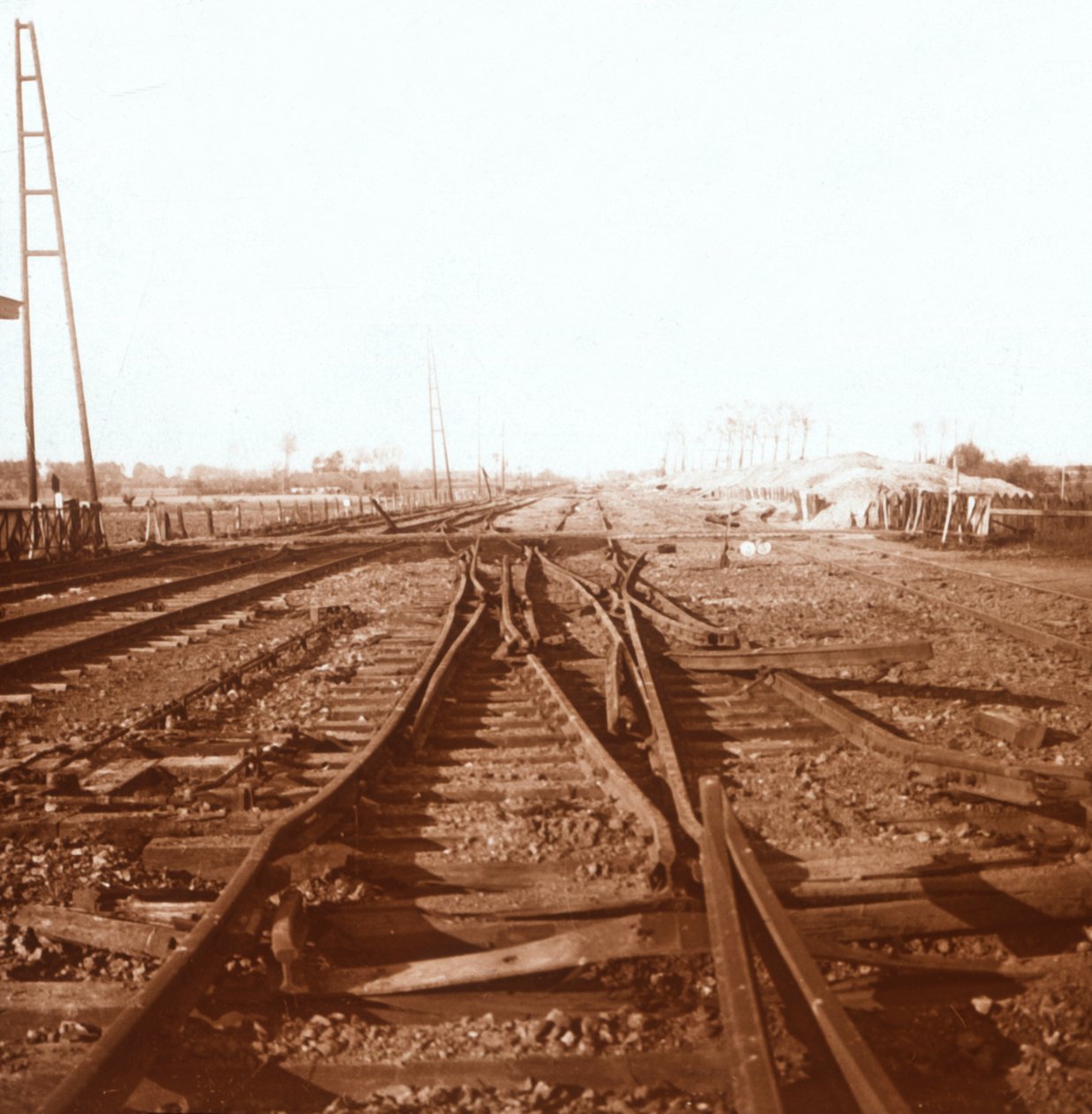Yok edilen demiryolu rayları, Roeselare, Flanders, Belçika, c1914-c1918 by Unbekannt
