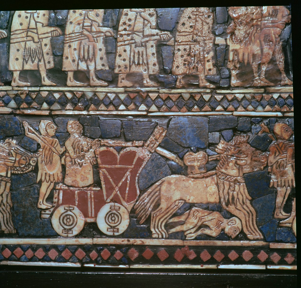 Ur Standardından bir Sümer Savaş Arabasını gösteren detay, güney Irak, yaklaşık MÖ 2600-2400 by Unbekannt