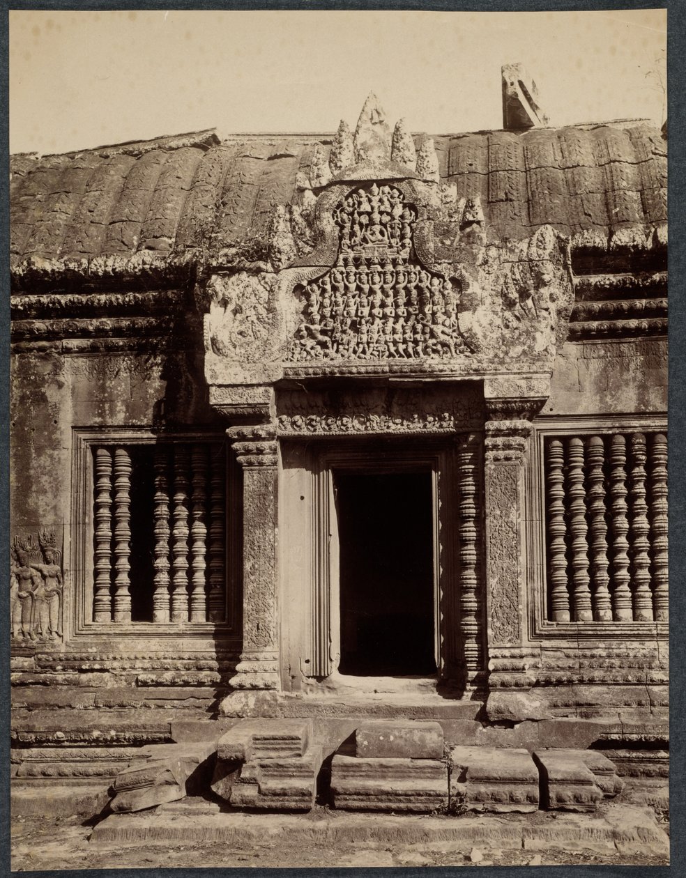 Bir İç Muhafazadan Geçilen Kapı, Angkor Wat, Kamboçya, c. 1880. by Unbekannt