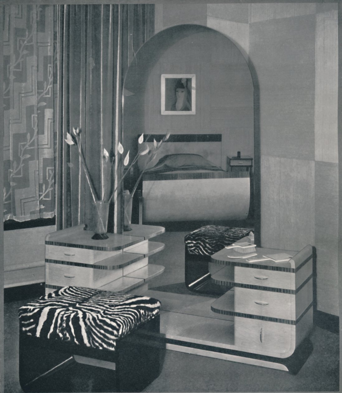 Frankl Galleres, Inc., 1933 için tasarlanmış tuvalet masası ve tabure by Unbekannt