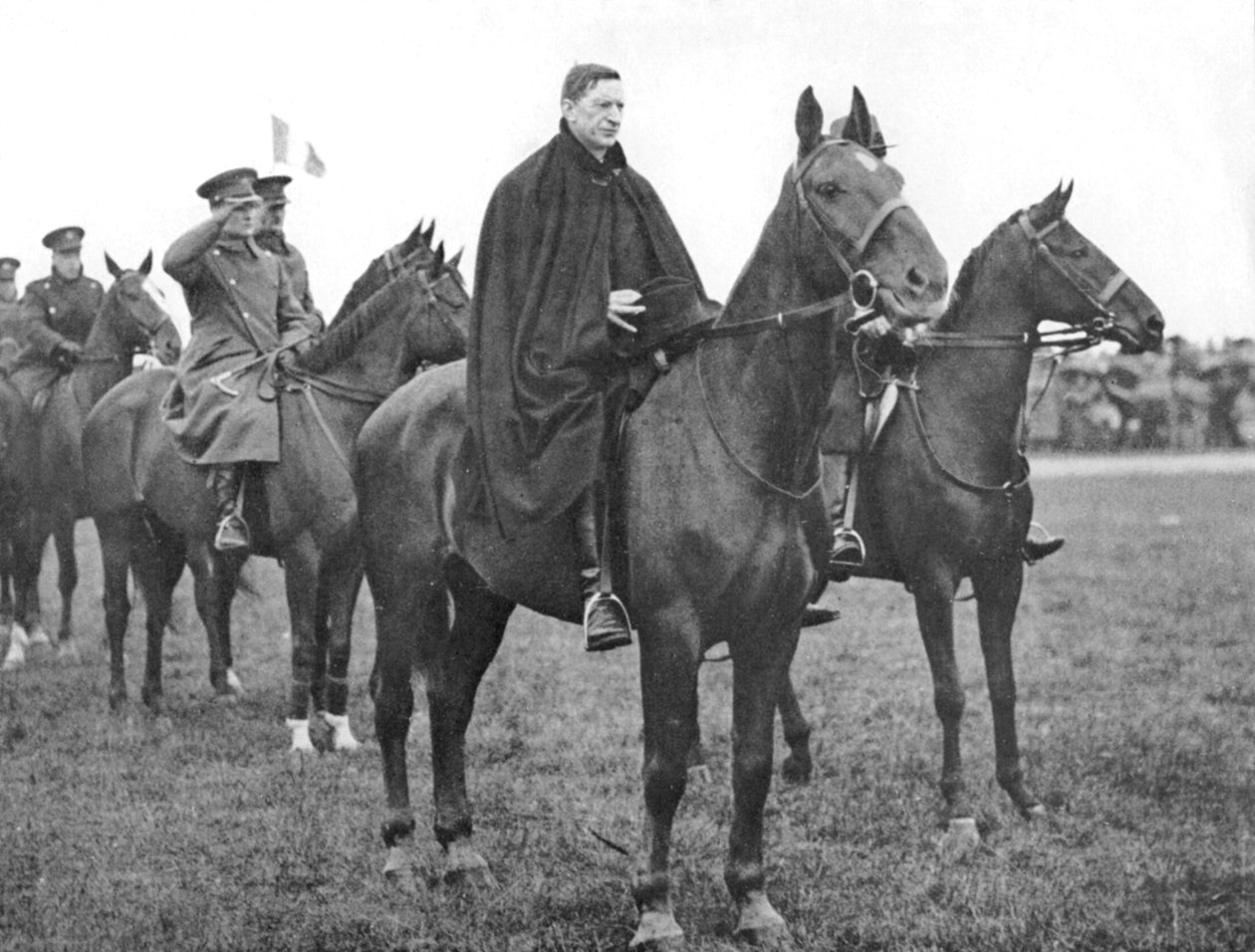 Eamon De Valera, İrlanda Özgür Devleti birliklerinin yürüyüşünde, Dublin, c1934-1935 by Unbekannt