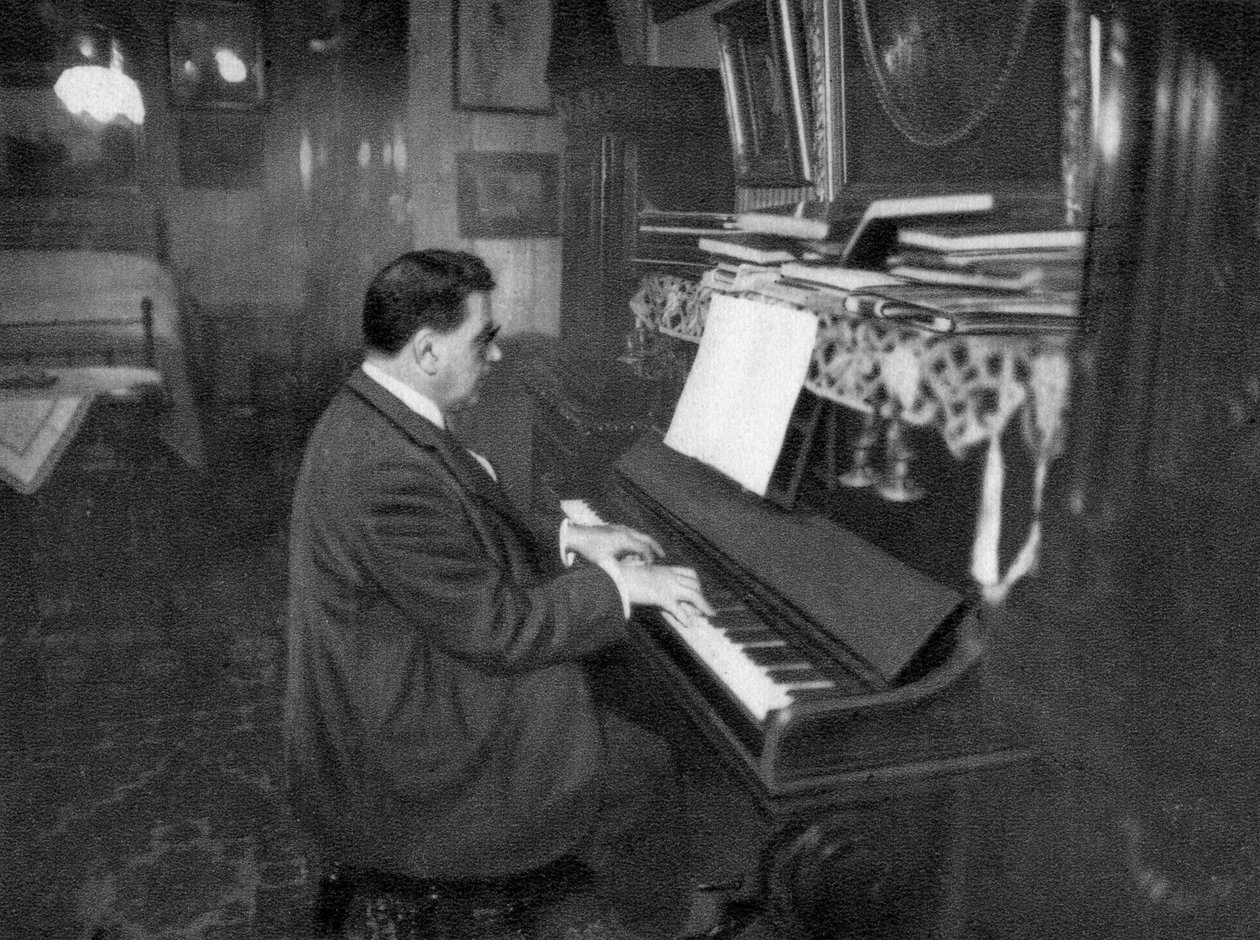 Edouard Herriot, Fransız Radikal politikacı, piyano çalıyor, 1925 by Unbekannt
