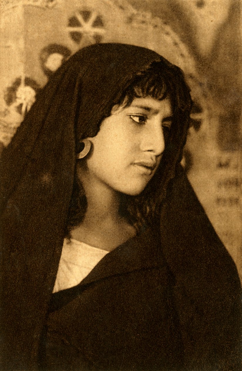 Mısır - Arap Güzeli, c1918-c1939. by Unbekannt