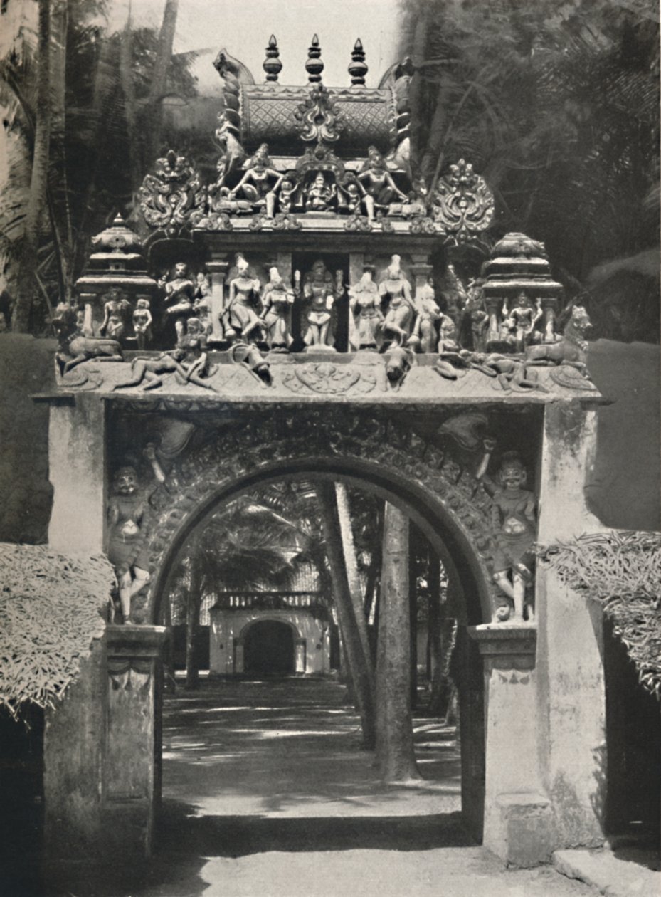 Hindu tapınağının girişi, Seylan, 1926 by Unbekannt