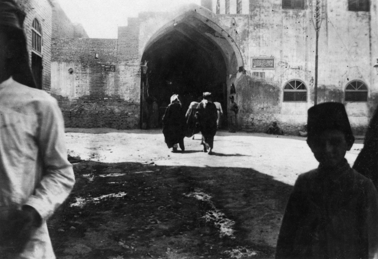 Bağdat çarşısının girişi, Mezopotamya, Birinci Dünya Savaşı, 1918 by Unbekannt