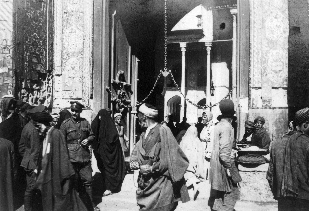 Kazimain camisinin girişi, Irak, 1917-1919 by Unbekannt