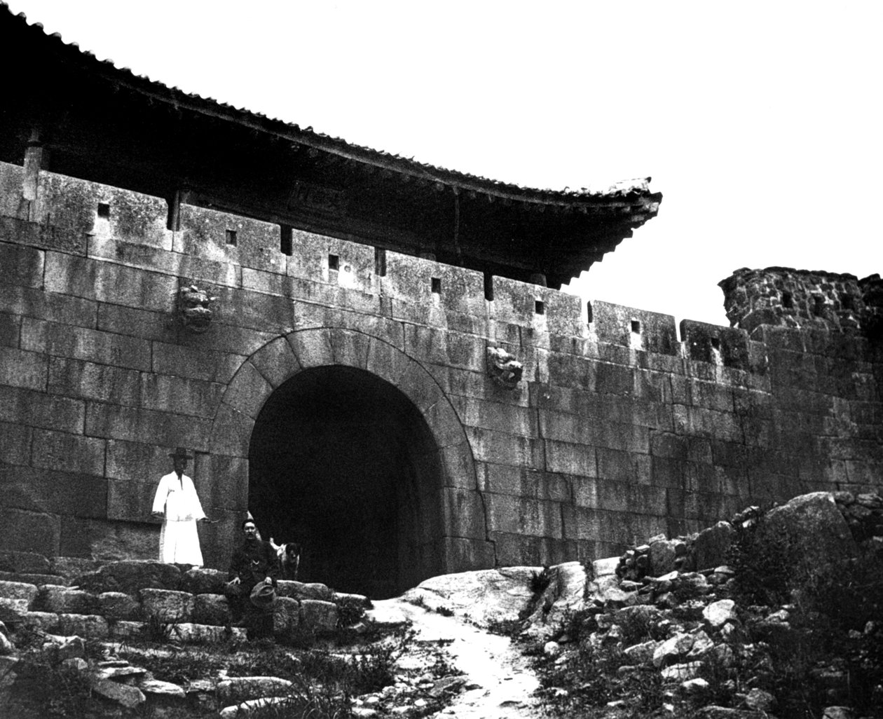 Bir tapınağa giriş, Kore, 1900 by Unbekannt
