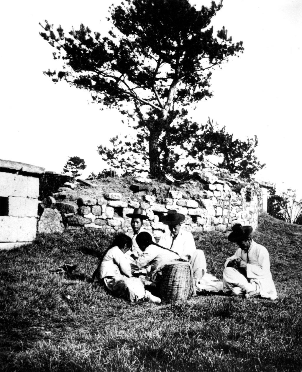 Aile piknik keyfi, Kore, 1900 by Unbekannt