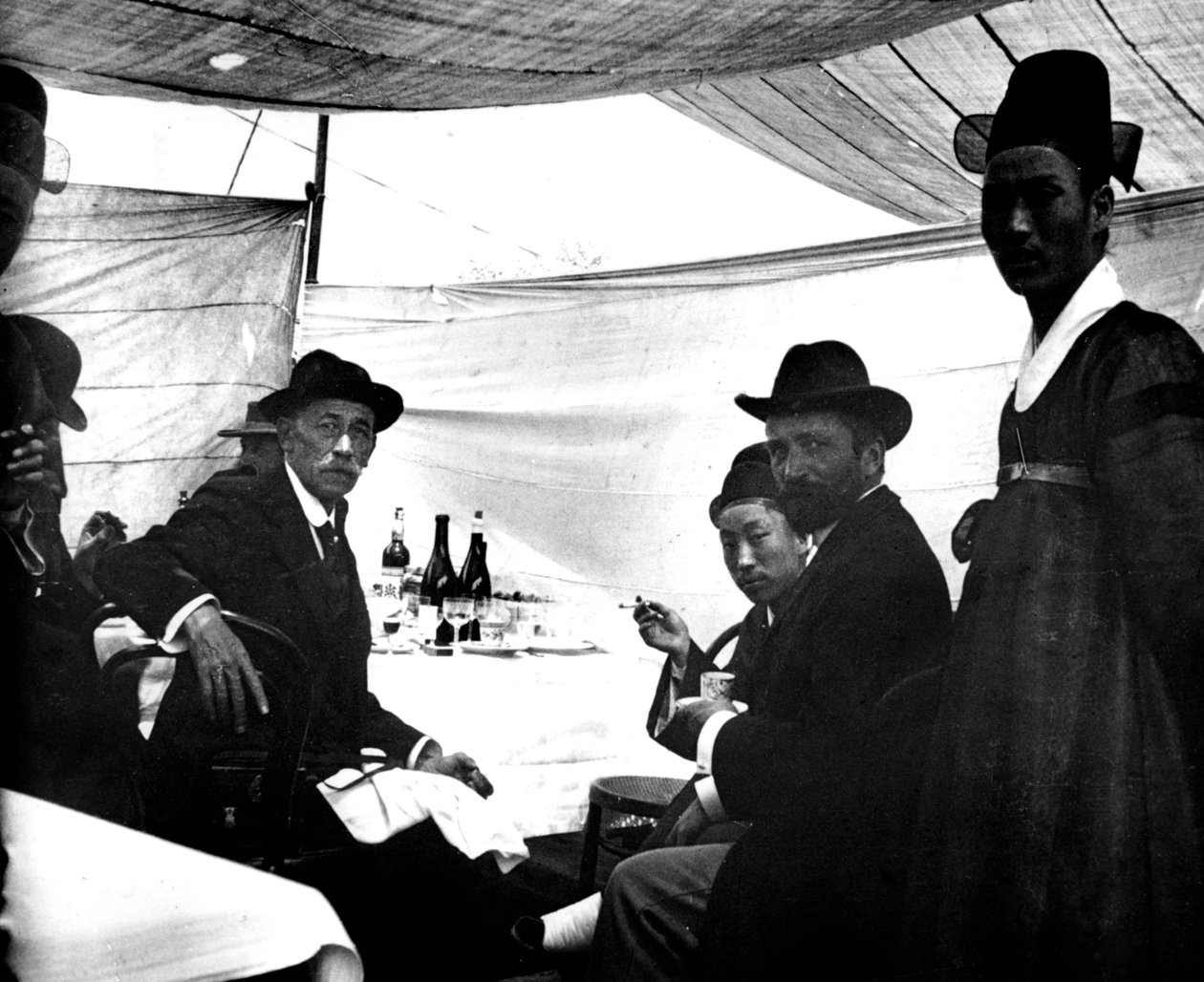 Japonya İmparatoru onuruna festival, Kore, 1900 by Unbekannt