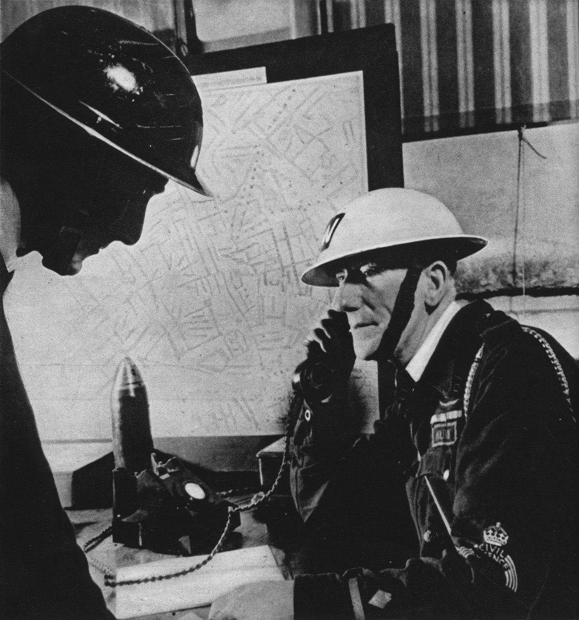 Elli Bin Olay, 1941 1942 Blitz sırasında Londra Kontrol Merkezlerine bildirildi by Unbekannt