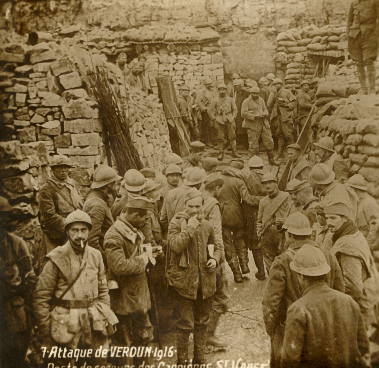 Taş ocağındaki ilk yardım direği, Saint-Vaast, Verdun saldırısı, kuzey Fransa, 1916 by Unbekannt