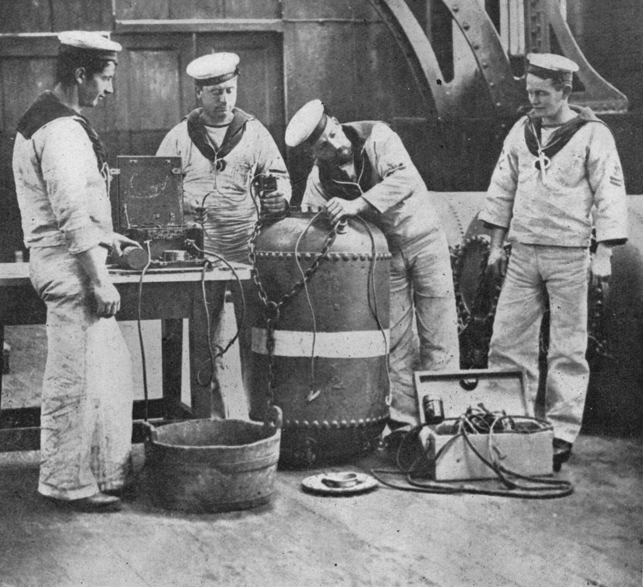 Elektrik Temaslı Madenin Montajı, 1914 by Unbekannt