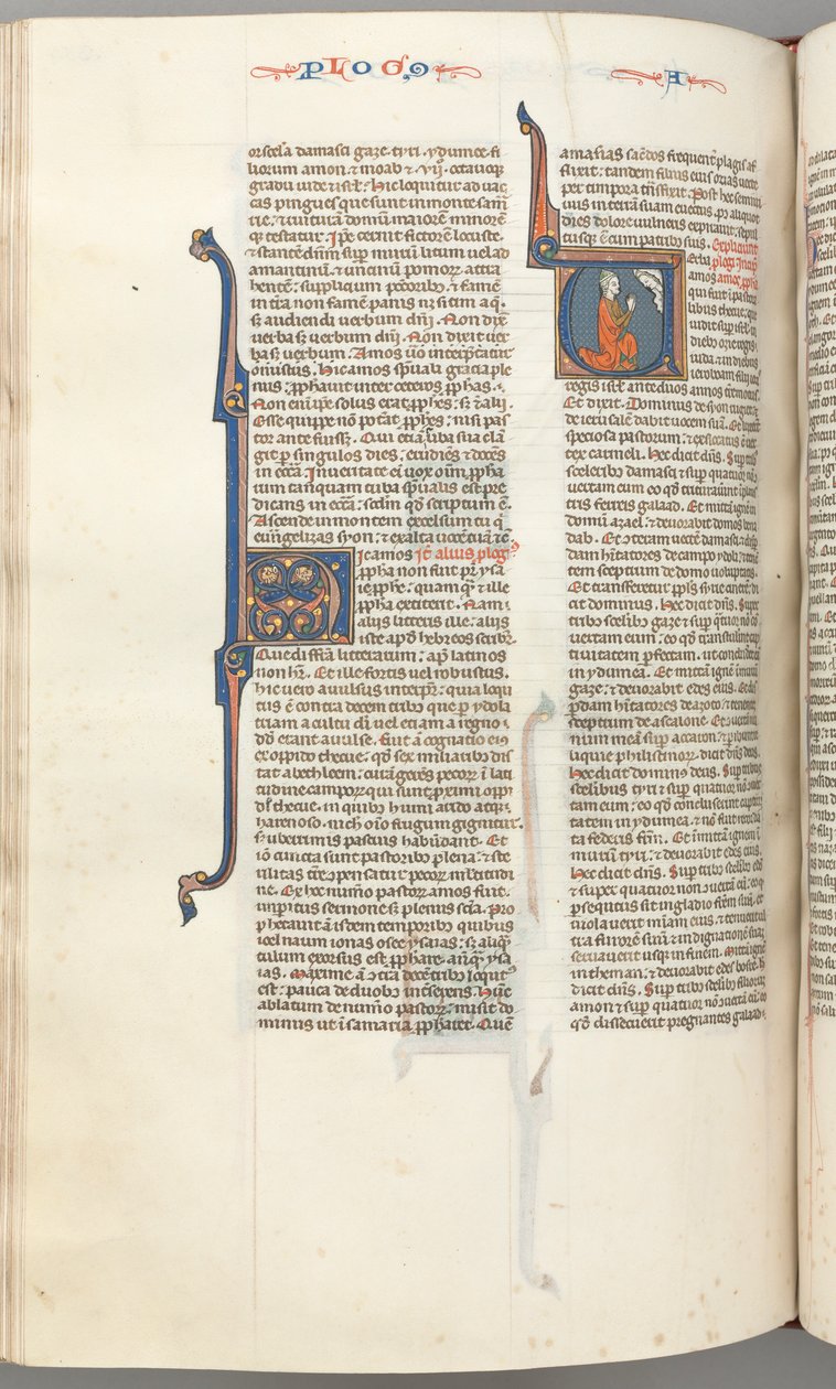 fol. 354v, Amos, tarihlendirilmiş ilk V, Amos duada diz çökmüş, yukarıda Tanrı