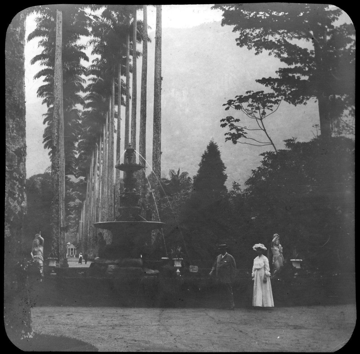 Muses Çeşmesi, Rio de Janeiro Botanik Bahçesi, Brezilya, 19. yüzyılın sonları veya 20. yüzyılın başlarında by Unbekannt