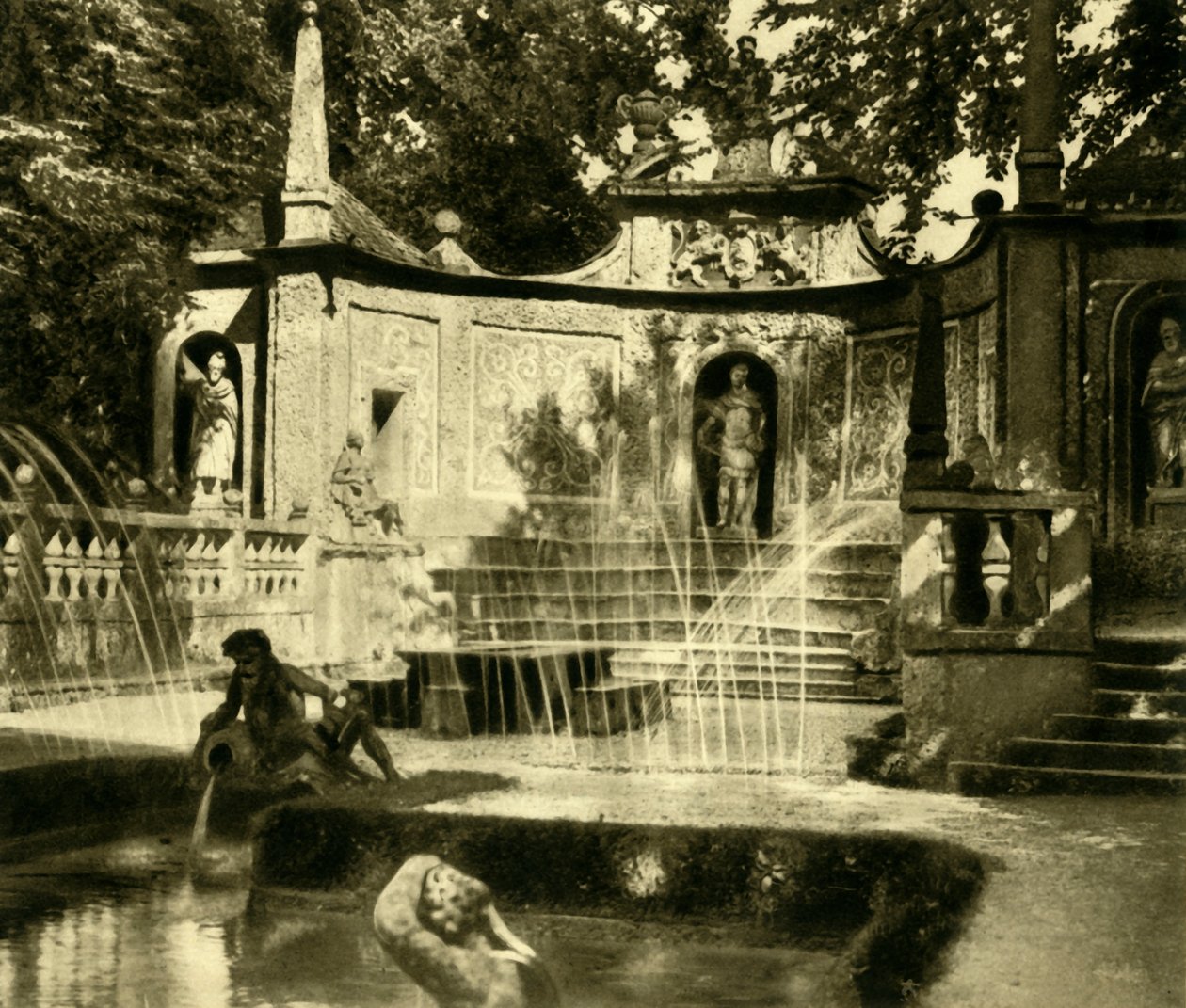 Çeşmeler, Hellbrunn Sarayı, Salzburg, Avusturya, c1935. by Unbekannt