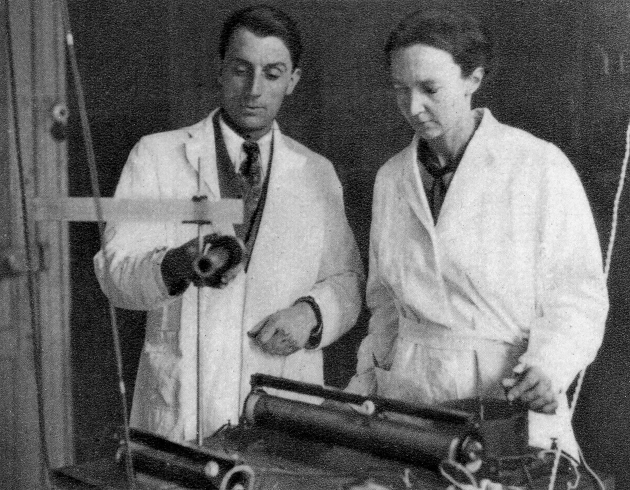 Frederic Joliot ve Irene Joliot-Curie, Fransız bilim adamları, 1935 by Unbekannt