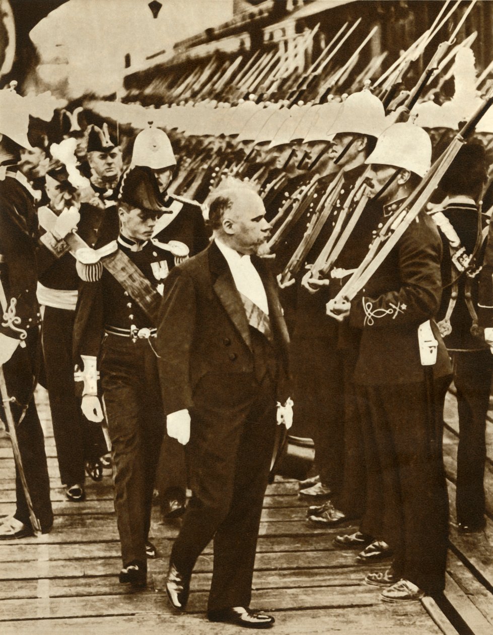 Fransa Cumhurbaşkanı Raymond Poincaré, Galler Prensi Edward ile Portsmouth'ta, Haziran 1913, 1935. by Unbekannt