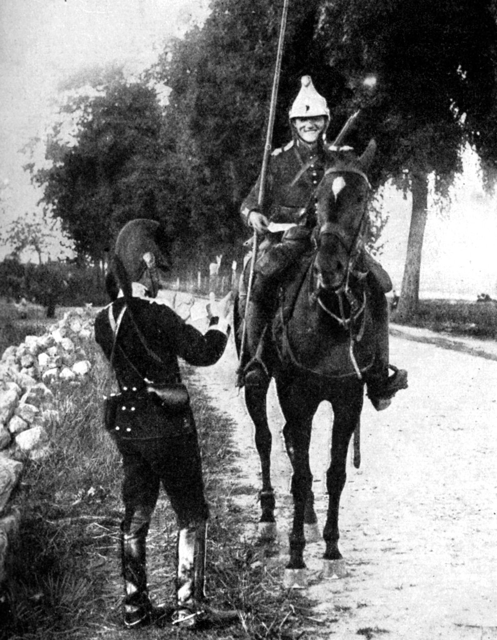 Fransız ejderhası, Belçikalı gözcüleri uyarmak için pasaport teslim ediyor, Birinci Dünya Savaşı, 1914 by Unbekannt