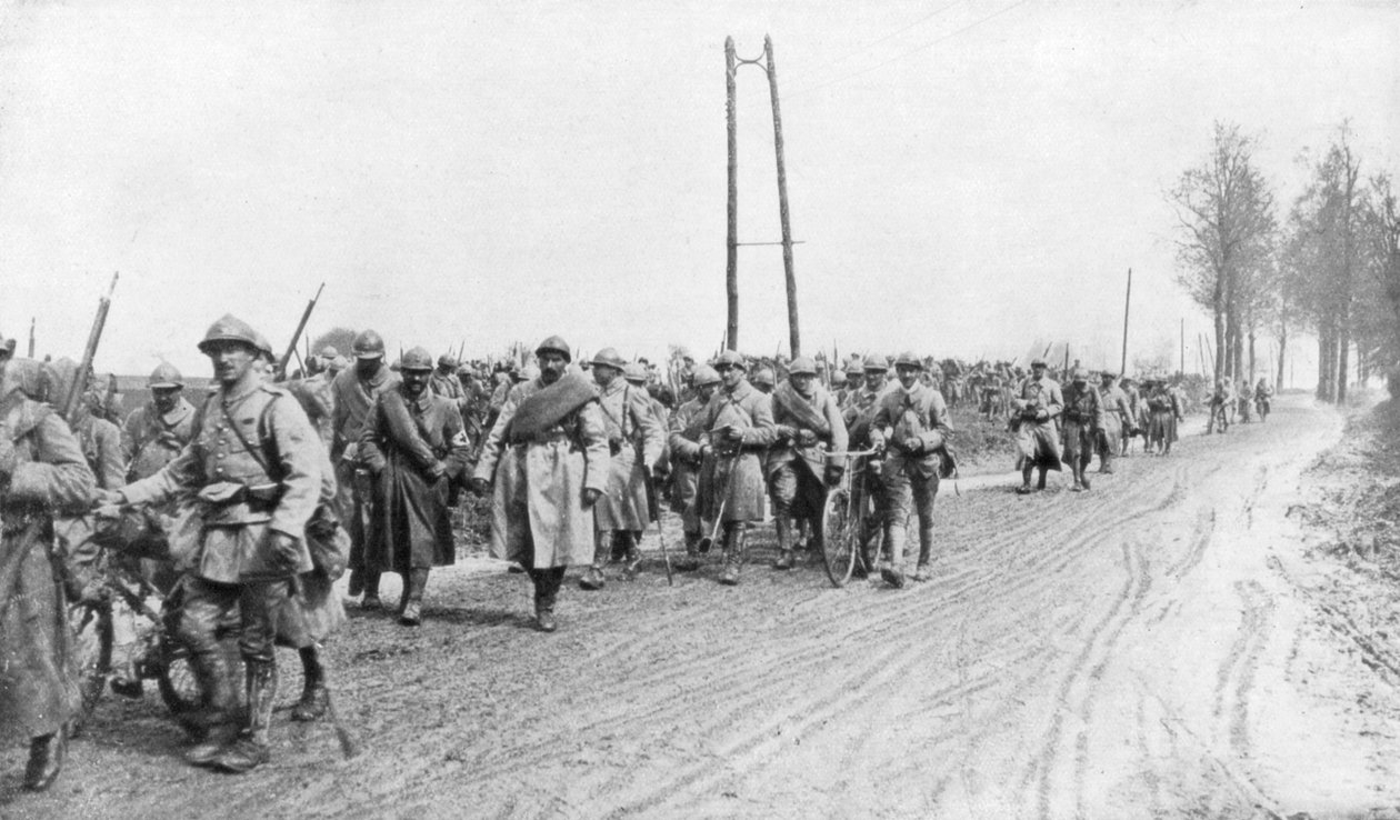 Cepheden dönen Fransız piyade alayı, 30 Mart 1918 by Unbekannt