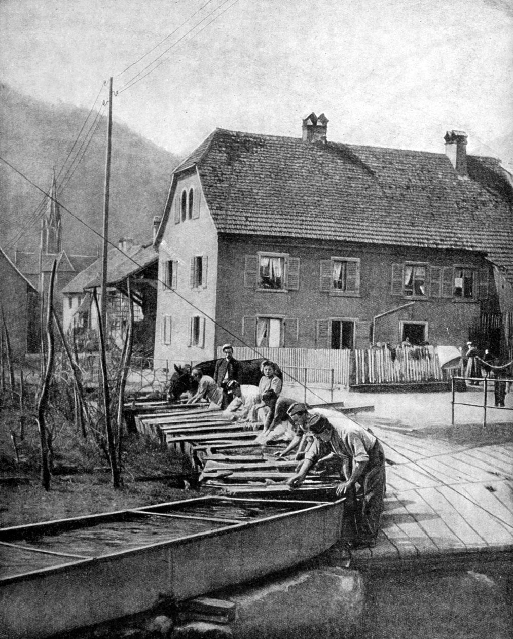 Çamaşırlarını yıkayan Fransız askerleri, Birinci Dünya Savaşı, 1915 by Unbekannt