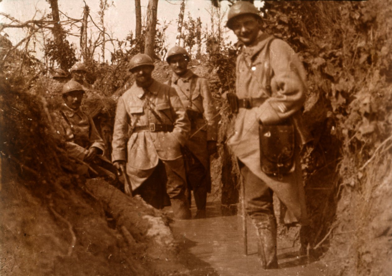 Çamurdaki Fransız askerleri, Chemin des Dames, kuzey Fransa, c1914-c1918 by Unbekannt