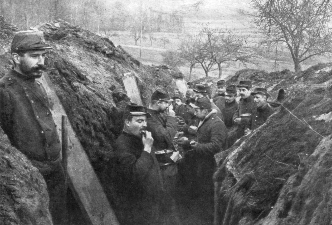 Siperlerde tayınlarını yiyen Fransız askerleri, Fransa, 1915 by Unbekannt