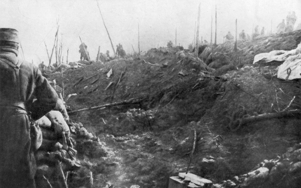Fransız birlikleri bir Alman karşı saldırısına hazırlanıyor, Eparges sırtı, Verdun, Fransa, Ağustos 1915 by Unbekannt