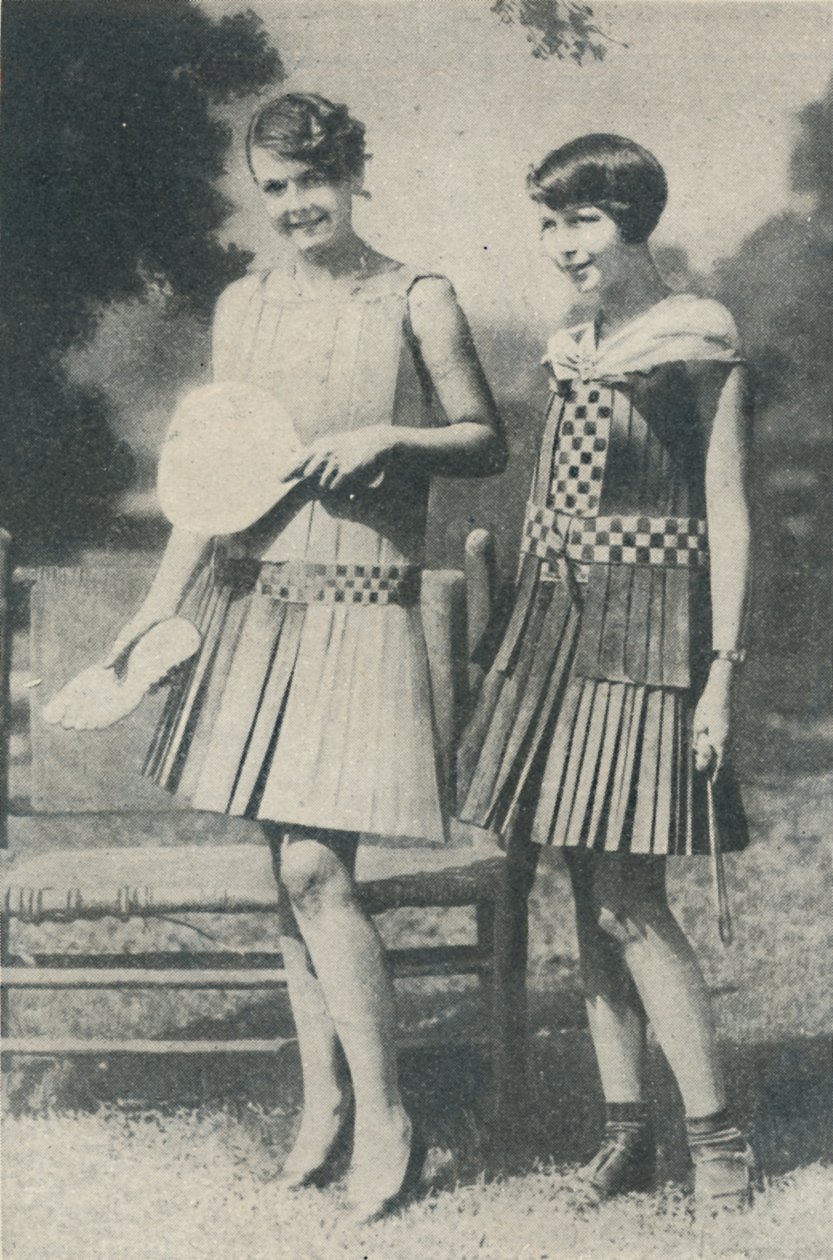 Ahşap Şeritlerin Frocks, c1935 by Unbekannt
