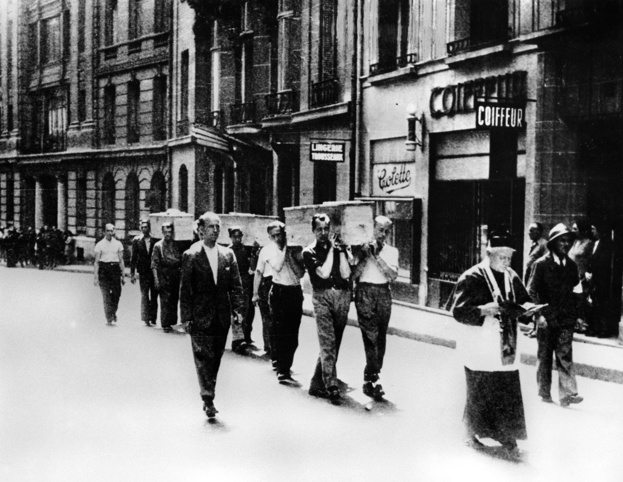 Fransız Direnişi üyelerinin cenaze töreni, Paris, 1944 by Unbekannt
