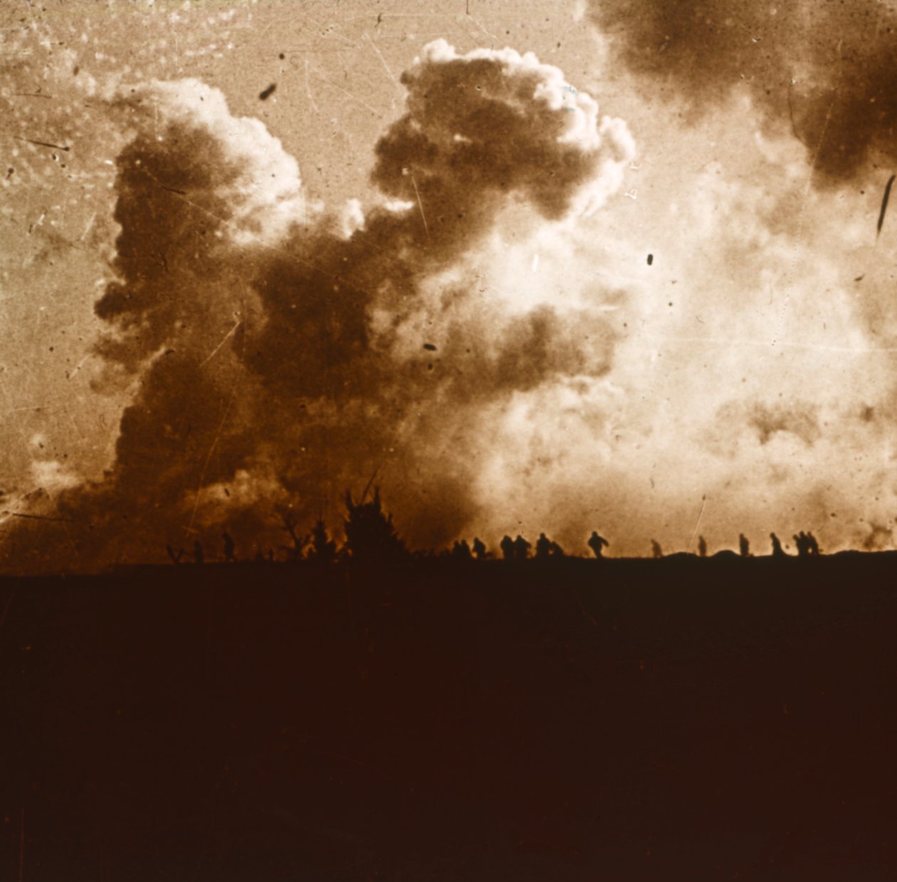 Gaz saldırısı, Verdun, kuzey Fransa, c1914-c1918 by Unbekannt