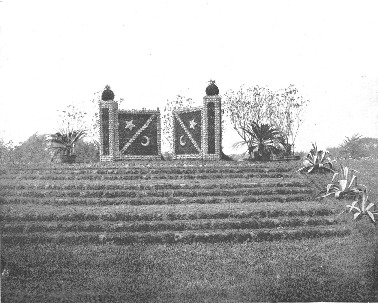 Gates Ajar, Washington Park, Chicago, Illinois, ABD, c1900. by Unbekannt