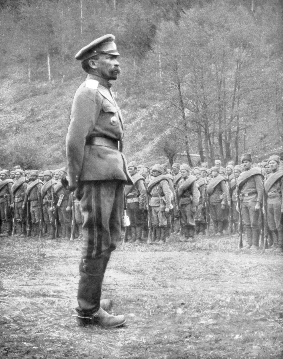 General Kornilov, Rus birliklerini teftiş ediyor, 1 Temmuz 1917 by Unbekannt