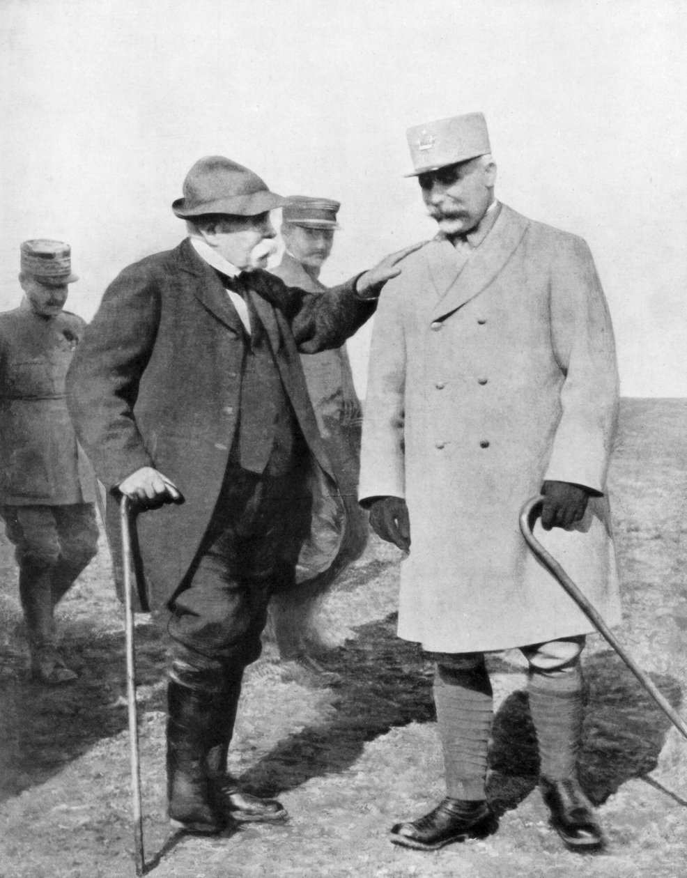 General Philippe Petain ve Georges Clemenceau, 1926 by Unbekannt